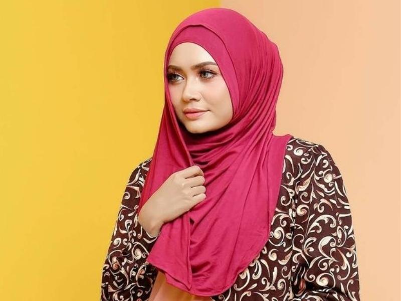 Side-Pinned Hijab Style